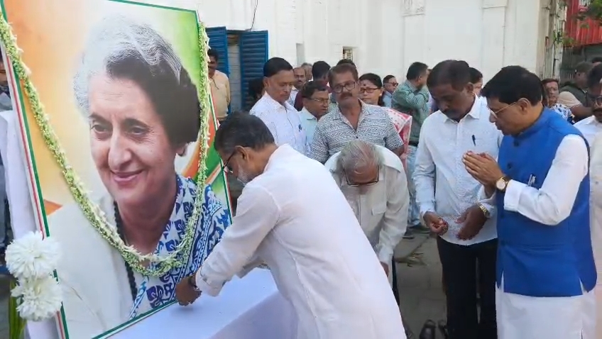 ইন্দিরা গান্ধীর জন্মজয়ন্তী উদযাপন কংগ্রেস ভবনে।