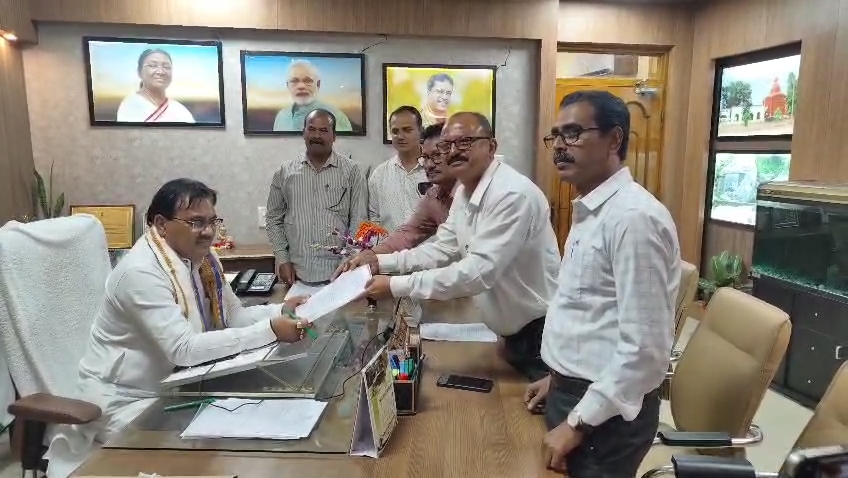 রাষ্ট্রবাদী কর্মচারী সংঘ  ত্রিপুরা প্রদেশের পক্ষ থেকে রাজ্যের অর্থমন্ত্রী নিকট ডেপুটেশন প্রদান।