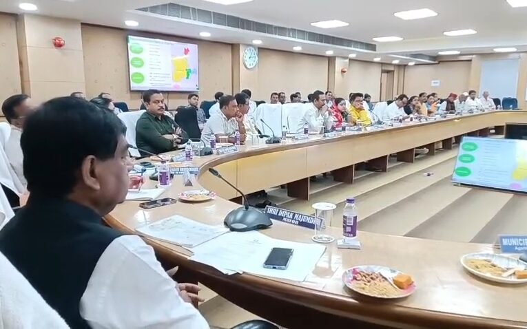 ২০ বছরের মাস্টার প্ল্যান নিয়ে আগরতলা পুরনিগমের বৈঠক।