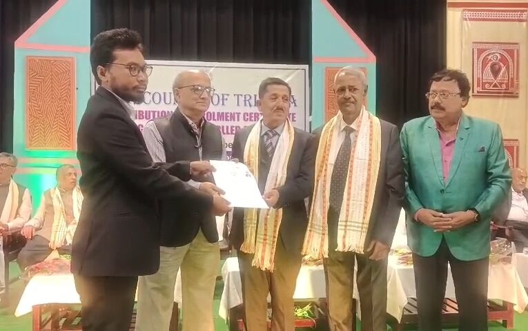 ত্রিপুরা বার কাউন্সিলের তরফ থেকে ৪২০ জন আইনজীবীকে  সনদ প্রদান করা হয়েছে।