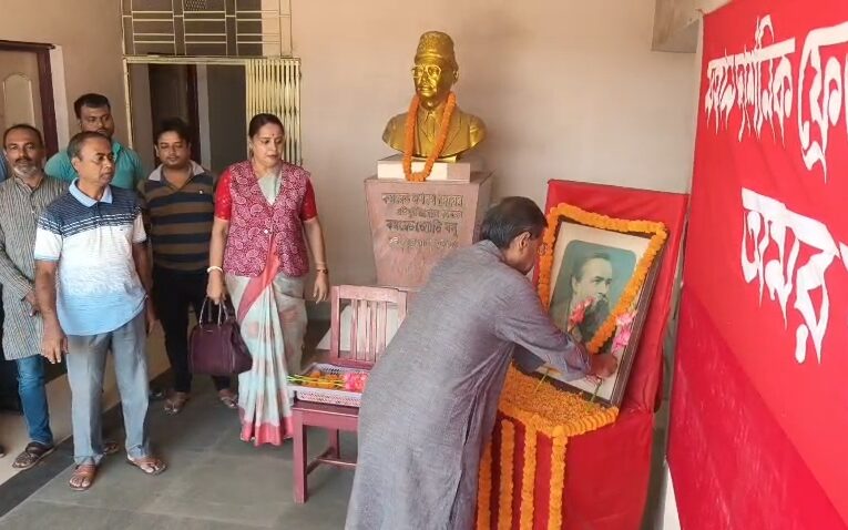 ফ্রেডারিক এঙ্গেলসের যথাযোগ্য মর্যাদায় জন্মবার্ষিকী উদযাপন সিপিআইএমের রাজ্য দপ্তরে।