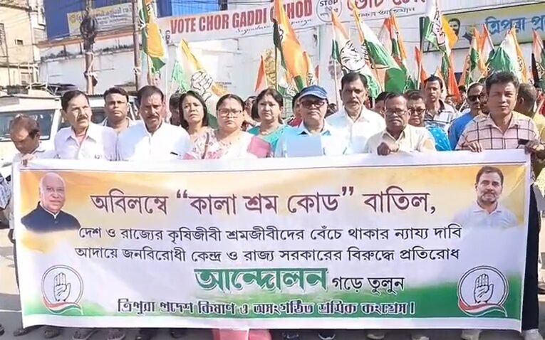 ৯দফা দাবিতে জেলা শাসকের নিকট ডেপুটেশন প্রদান করে ত্রিপুরা প্রদেশ কিষান কংগ্রেস।