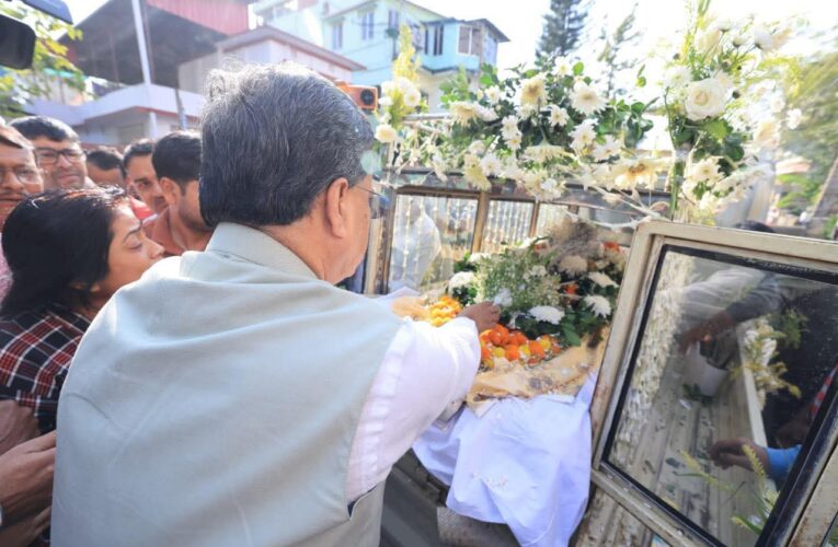 আমরোহায় মর্মান্তিক দুর্ঘটনার ছয় দিন পর বাড়ি ফিরল রামনগরের বাসিন্দা বহিরাজ্যে পাঠরত ইন্টার্ন চিকিৎসক সপ্তর্ষি দাসে কফিনবন্দি নিথর দেহ।
