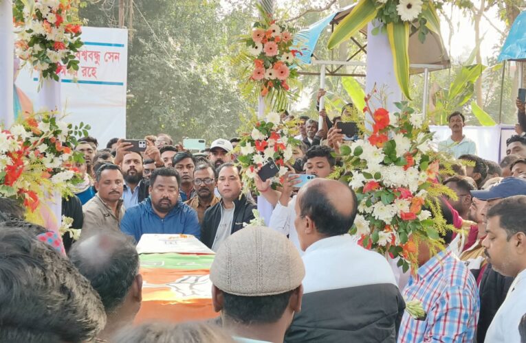 হাজারো মানুষের শ্রদ্ধায় বিশ্ববন্ধু সেনে’র শেষকৃত্য সম্পন্ন।
