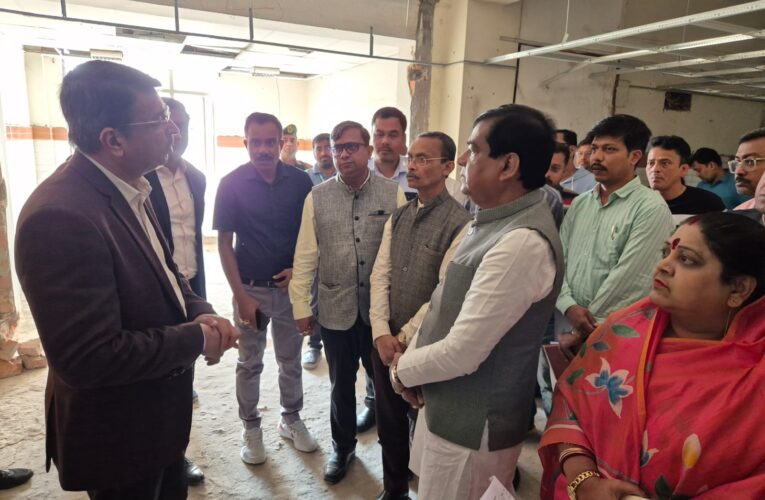 দ্রুত গতিতে চলছে সিটি হাসপাতাল নির্মাণের কাজ! পরিদর্শনে মেয়র।