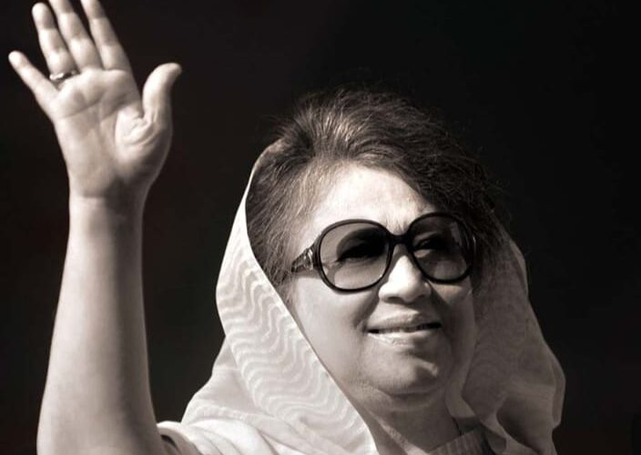 প্রয়াত’ বাংলাদেশের প্রাক্তন প্রধানমন্ত্রী বেগম খালেদা জিয়া।