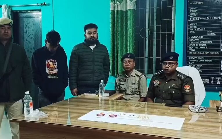 মহকুমা শাসকের ঘরে চুরি করে হজম করার আগেই গ্রেফতার ‘চোর’।