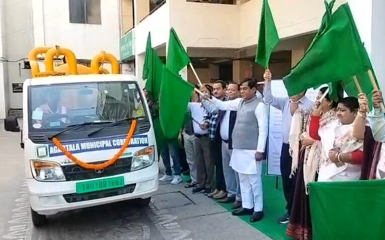 আগরতলা শহরকে পরিষ্কার পরিচ্ছন্ন রাখার লক্ষ্যে বিশেষ উদ্যোগ গ্রহণ করেছে পুর নিগম।