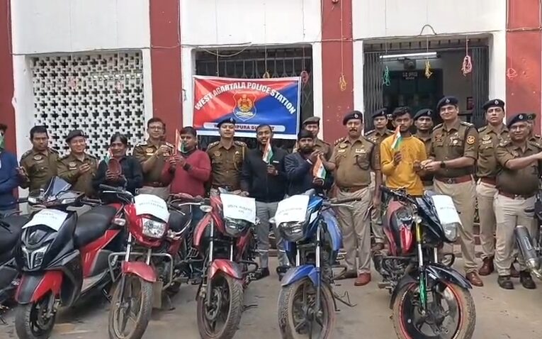 চুরি যাওয়া ১০টি উদ্ধার করে মালিকদের হাতে ফিরিয়ে দিল আগরতলার পশ্চিম থানার পুলিশ।