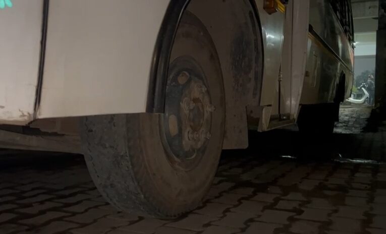 অনির্দিষ্টকালের জন্য খোয়াই টু কমলপুর রোডে বাস পরিষেবা বন্ধ রাখার হুঁশিয়ারি দিল আগরতলা রাধানগর বাসস্ট্যান্ডের বাস মালিকরা