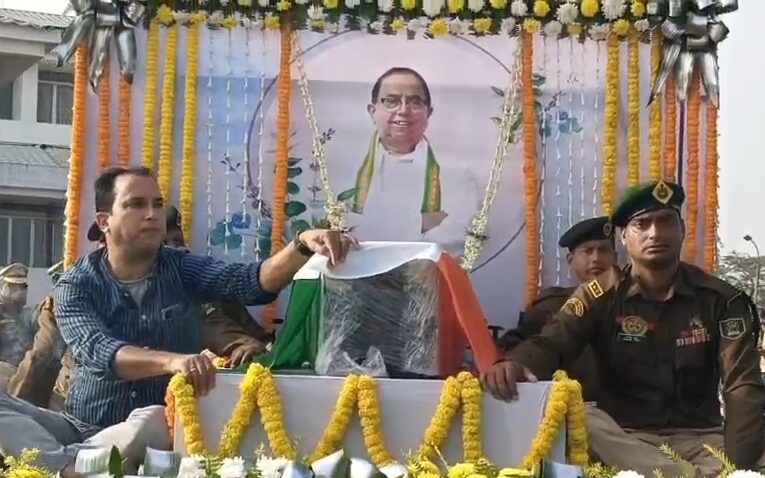 প্রয়াত অধ্যক্ষ বিশ্ববন্ধু সেনে’র শেষ যাত্রা।