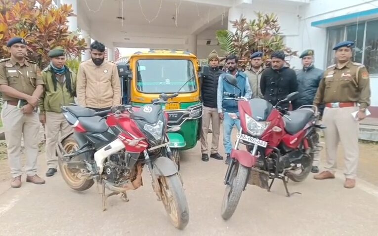 চুরি যাওয়া তিনটি বাইক ও একটি অটো সহ ছয় কুখ্যাত চোরকে জালে তুলে পুলিশ।