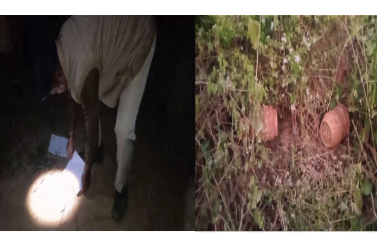 রহস্যজনক রক্তের দাগ এবং জঙ্গল থেকে দূটি গ্যাস সিলিন্ডার উদ্ধারে ব্যাপক চাঞ্চল্য!ঘটনার রহস্য বের করতে তদন্তে নেমেছে পুলিশ।
