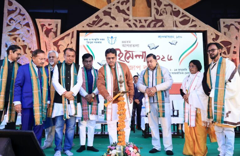 বই মানুষকে অন্ধকার থেকে আলোর দিকে নিয়ে যেতে সাহায্য করে: মুখ্যমন্ত্রী